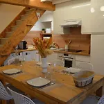 - Proche Château Cité *