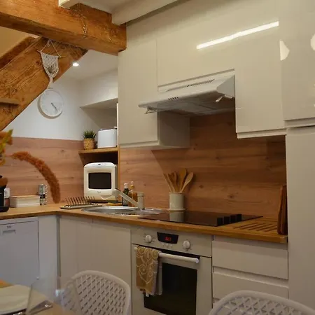 Apartment - Proche Chateau Cite