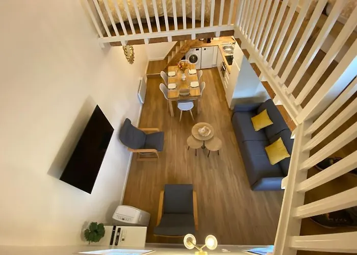 - Proche Chateau Cite *